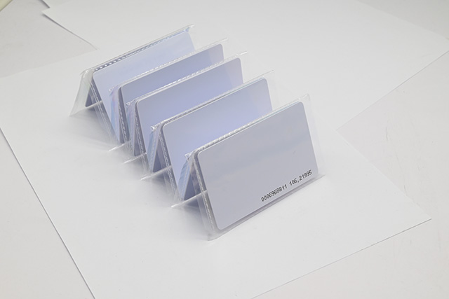 感應(yīng)式滴膠ID卡的制作流程及應(yīng)用領(lǐng)域 感應(yīng)式滴膠ID卡的制作流程及應(yīng)用領(lǐng)域