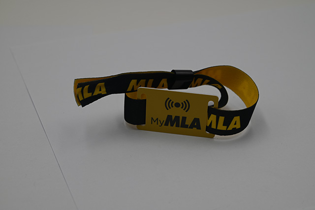 校園卡是用什么材料制作的？