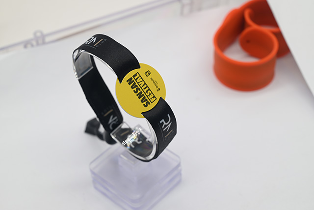 這樣的帶按鍵顯示屏可視銀行卡您是否見(jiàn)過(guò)呢? 這樣的帶按鍵顯示屏可視銀行卡您是否見(jiàn)過(guò)呢?