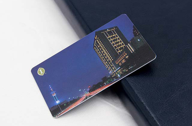 讓顧客辦理會員卡的目的,是吸引新顧客 讓顧客辦理會員卡的目的,是吸引新顧客